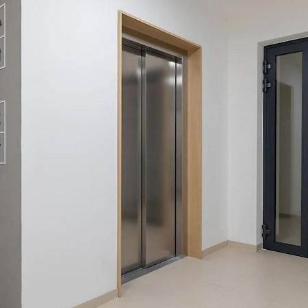 Apartment With Balcony, Private Parking - Bagry Lake - Goszczynskiego 1 Krakow Bagian luar foto