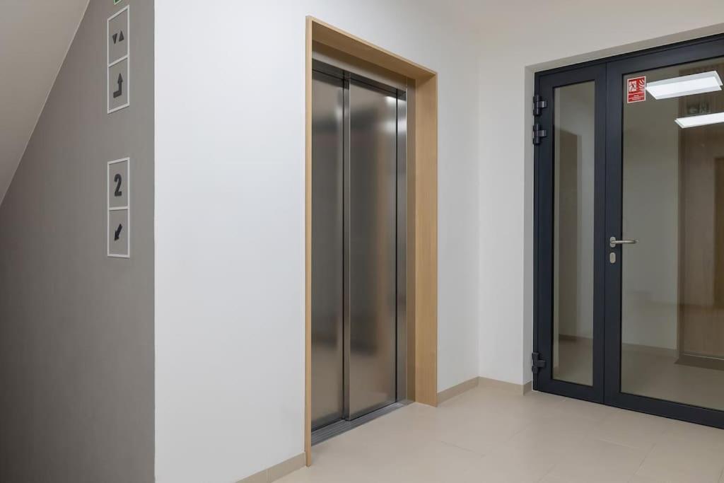 Apartment With Balcony, Private Parking - Bagry Lake - Goszczynskiego 1 Krakow Bagian luar foto