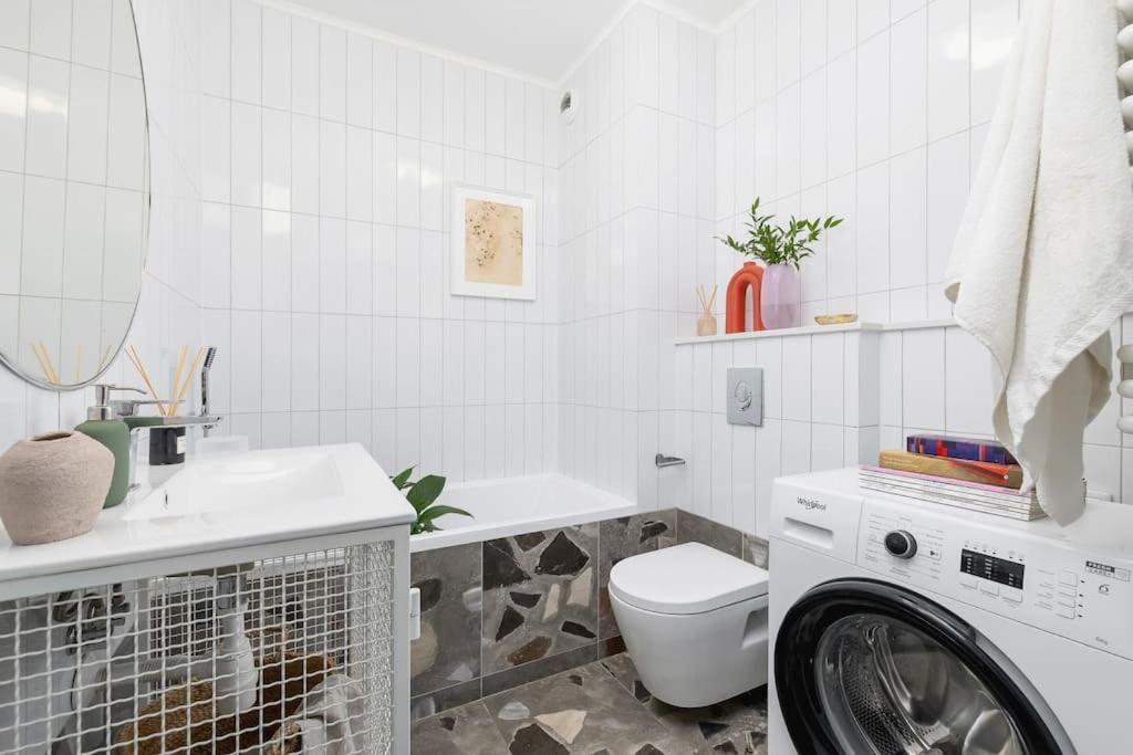 Apartment With Balcony, Private Parking - Bagry Lake - Goszczynskiego 1 Krakow Bagian luar foto